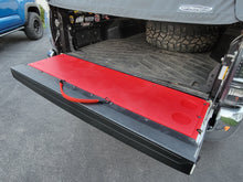 Load image into Gallery viewer, PARACORD TAILGATE PULL / STRAP V1.0